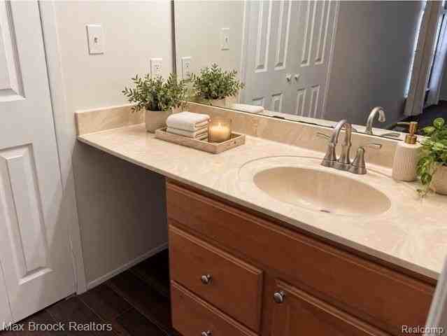 5748 Drake Hollow Dr W - Photo 7 of 15