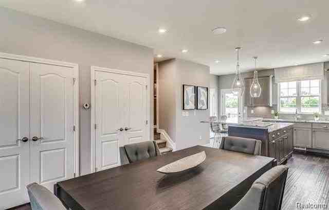 270 S Mill St - Photo 5 of 18