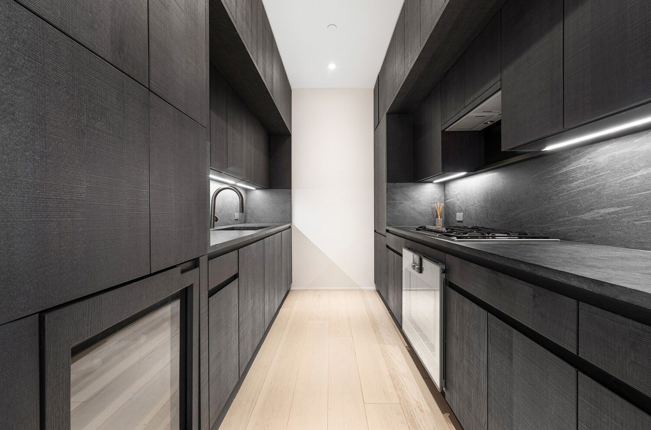 130 William St - Photo 3 of 9