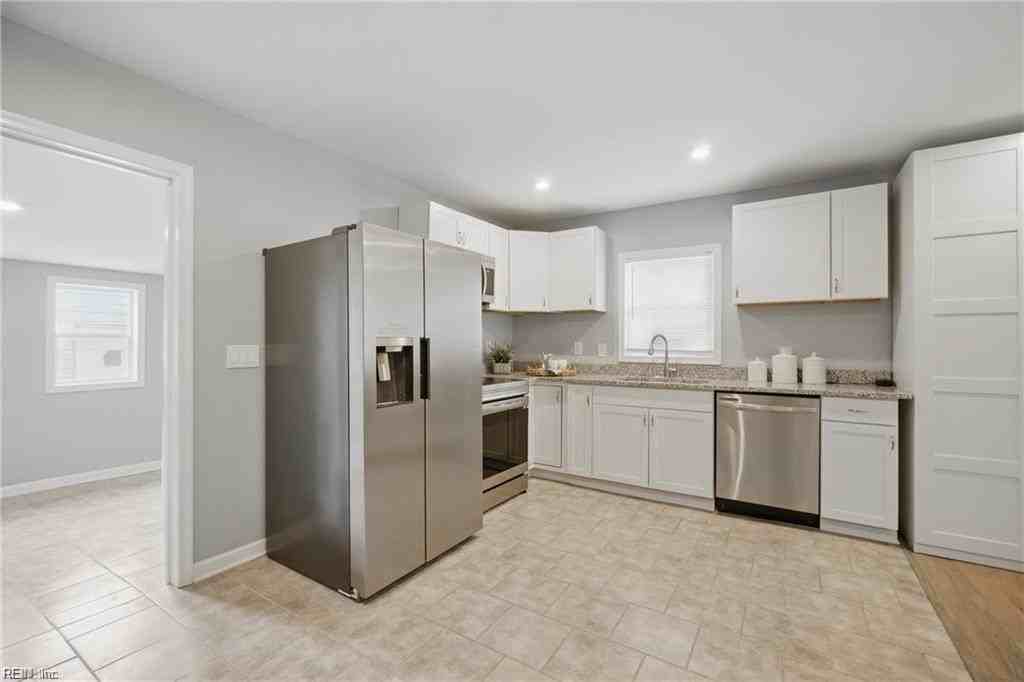 331 Beechwood Ave - Photo 5 of 32