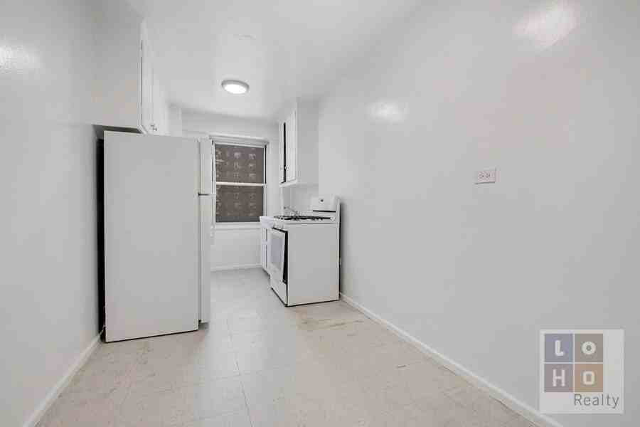 575 Grand St #1105 - Photo 5 of 22
