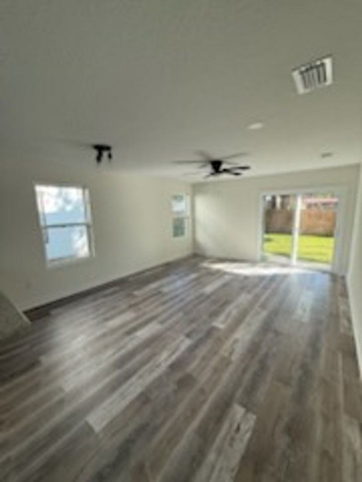 1205 Neva St - Photo 3 of 18