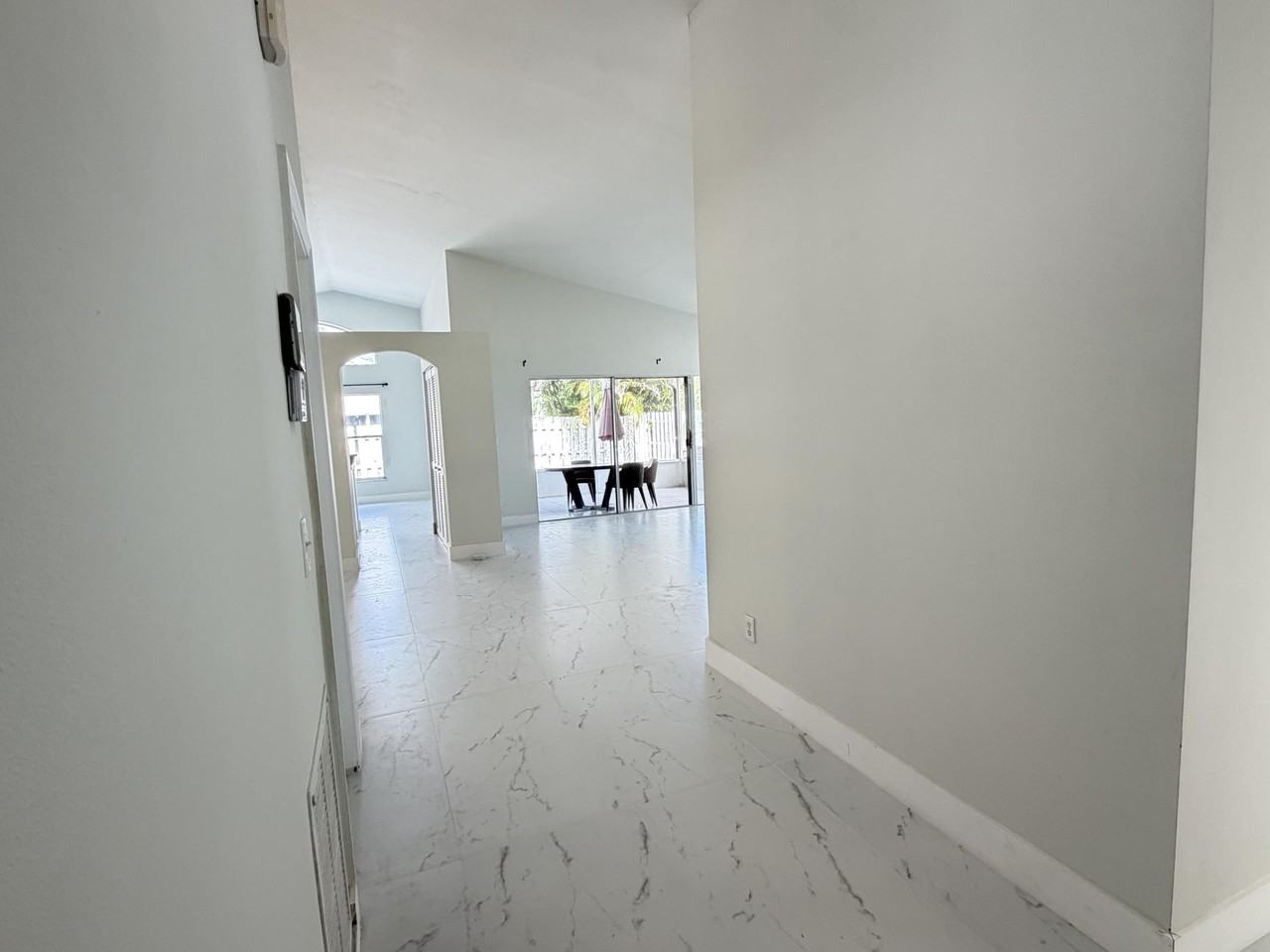 5305 Nw 54th St - Photo 2 of 28
