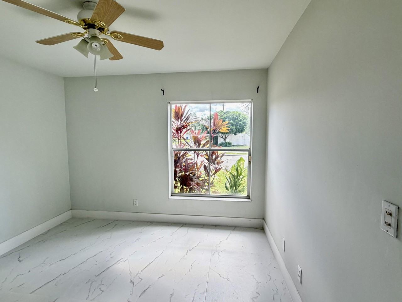 5305 Nw 54th St - Photo 3 of 28