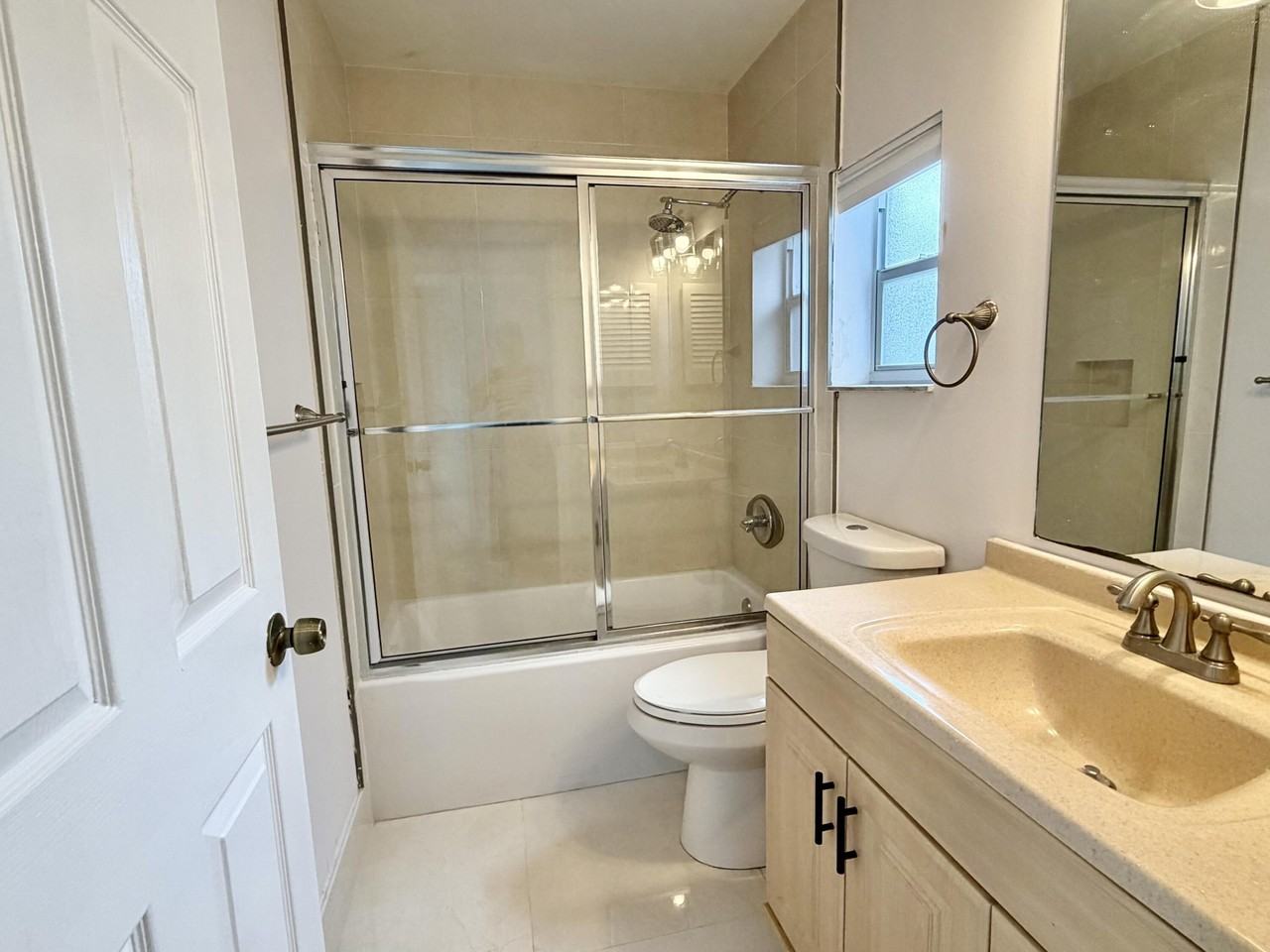 5305 Nw 54th St - Photo 6 of 28