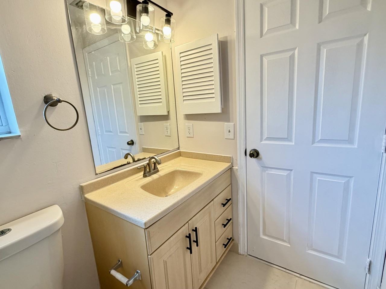 5305 Nw 54th St - Photo 7 of 28