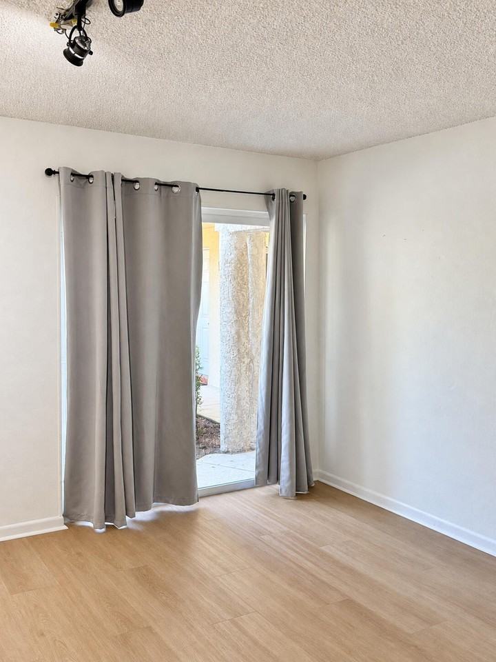 135 Ne 1st Ave #7 - Photo 6 of 8