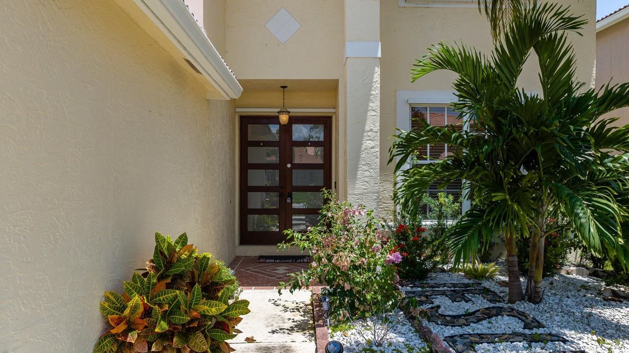 3626 Newport Ave - Photo 4 of 15