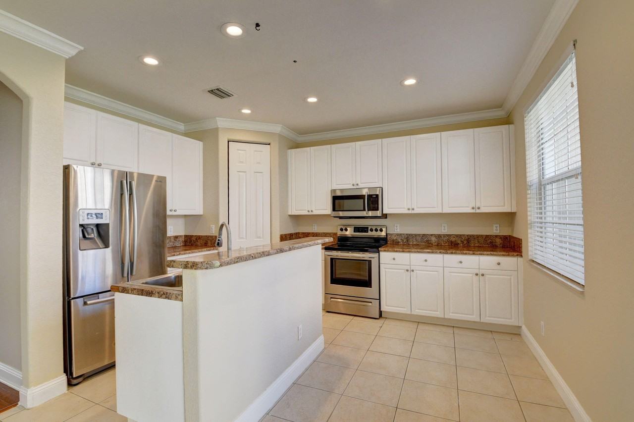 4353 Legacy Ct - Photo 2 of 35