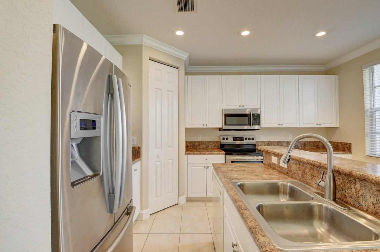4353 Legacy Ct - Photo 3 of 35