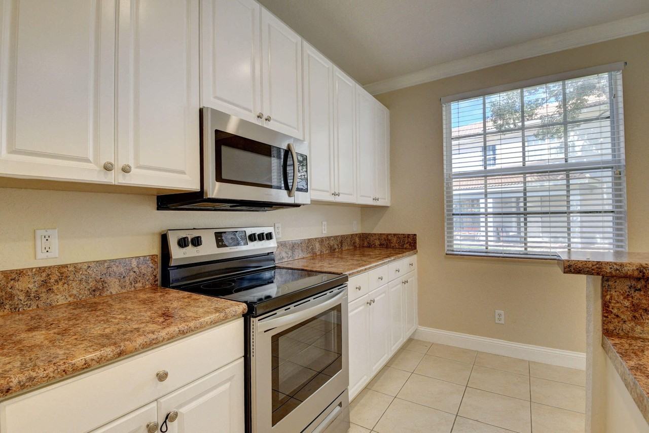 4353 Legacy Ct - Photo 4 of 35