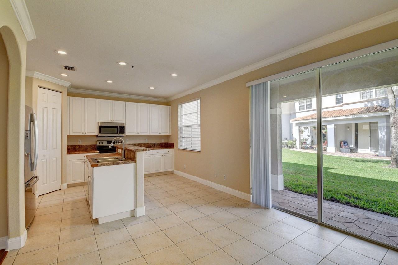 4353 Legacy Ct - Photo 6 of 35