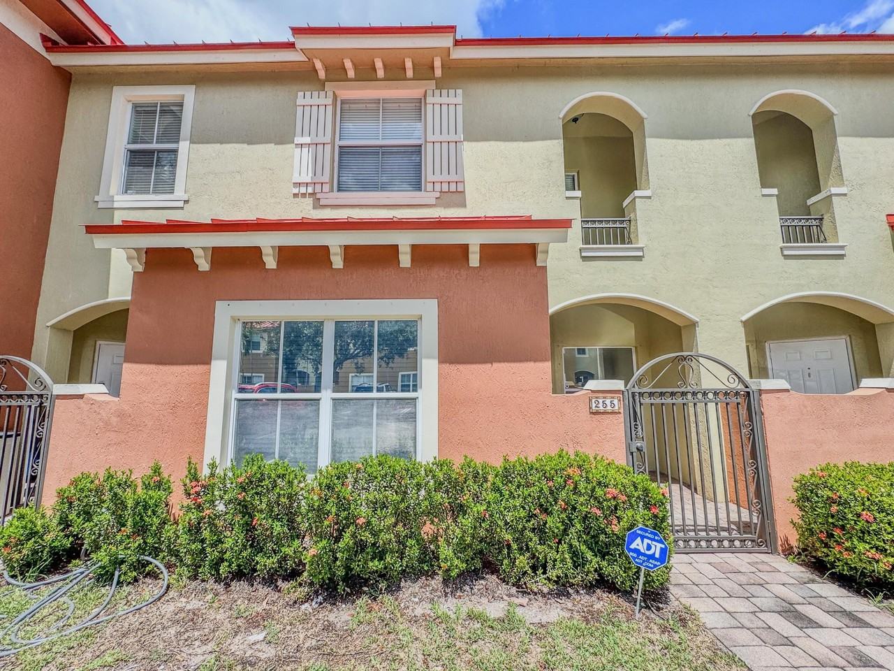 255 Lake Monterey Cir - Photo 2 of 28