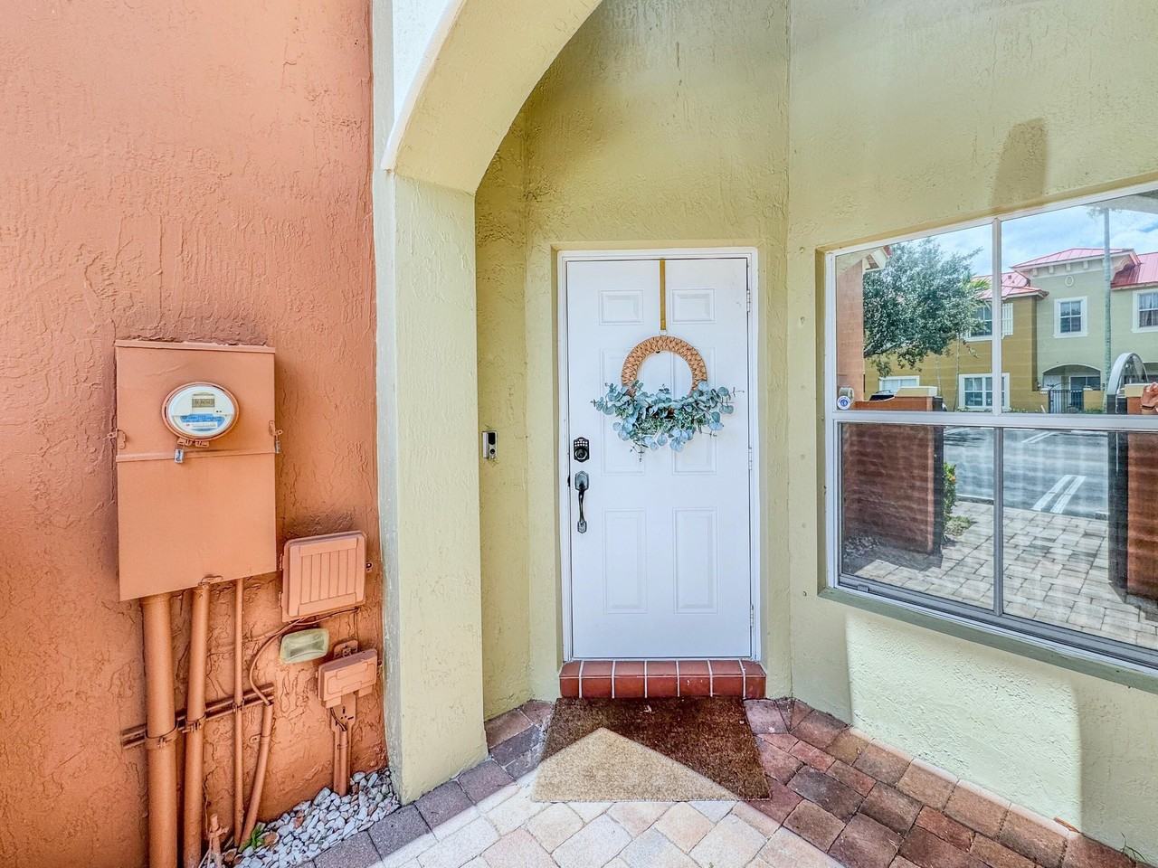 255 Lake Monterey Cir - Photo 3 of 28