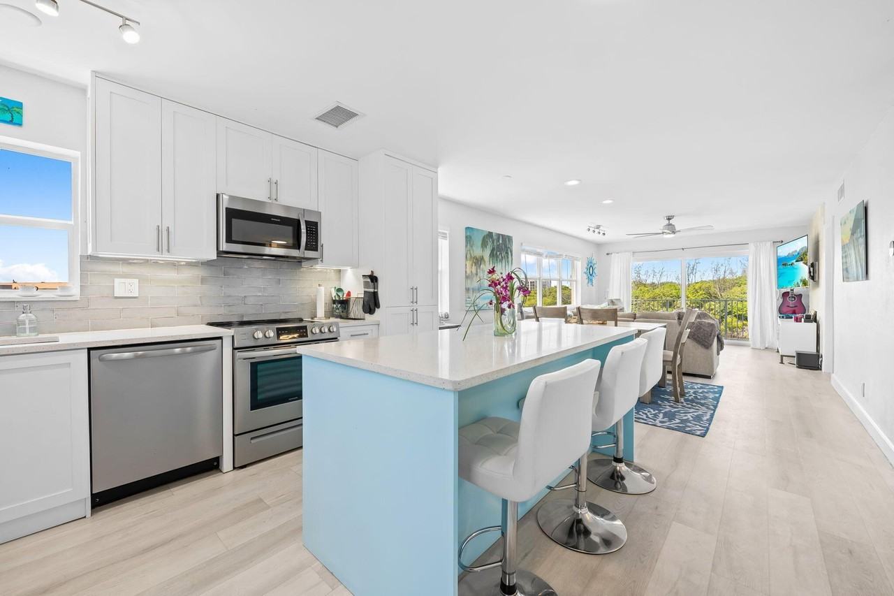 333 Ne 19th Ave #401 - Photo 4 of 12