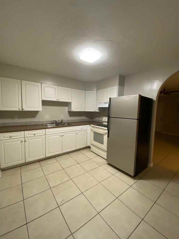 951 Fra Mar Pl #A - Photo 4 of 7