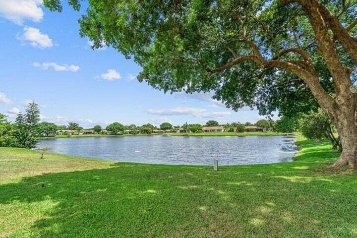 6347 Timberlakes Way - Photo 2 of 28