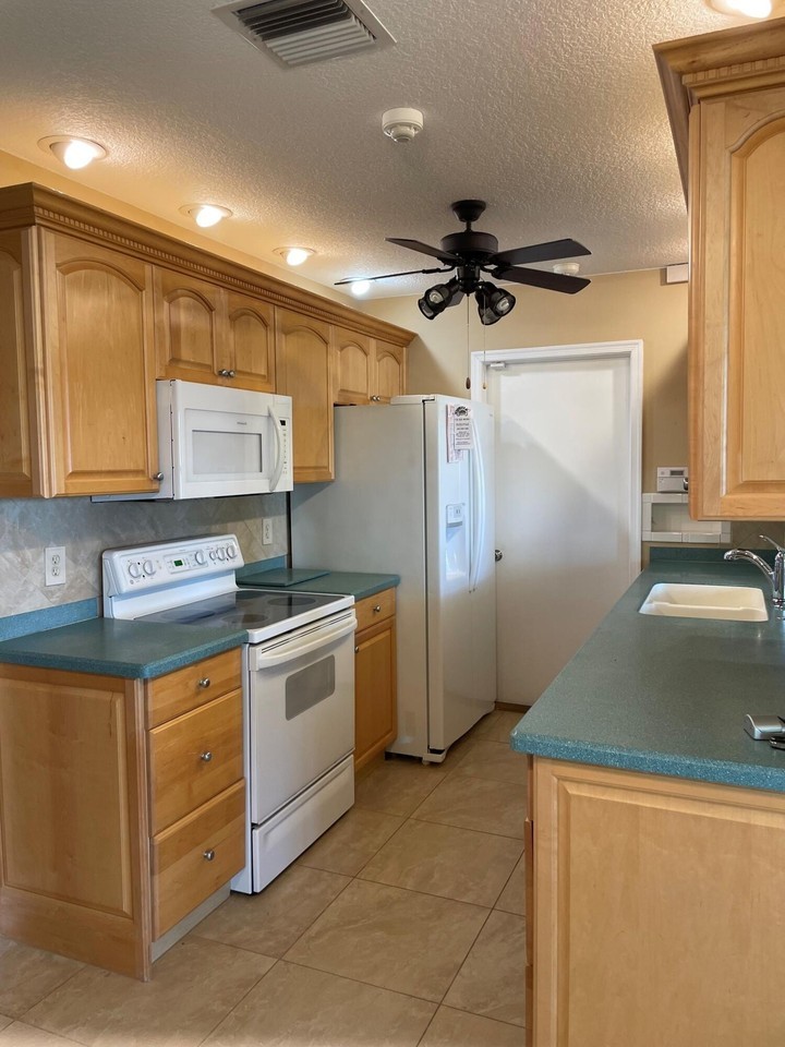 6347 Timberlakes Way - Photo 3 of 28