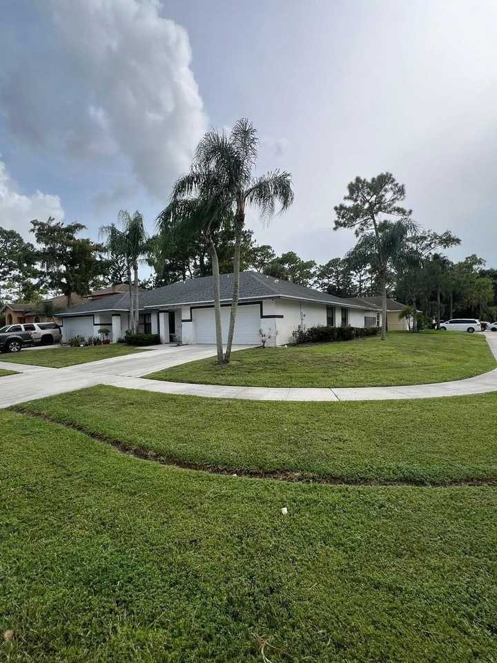 1101 Staghorn St - Photo 2 of 11