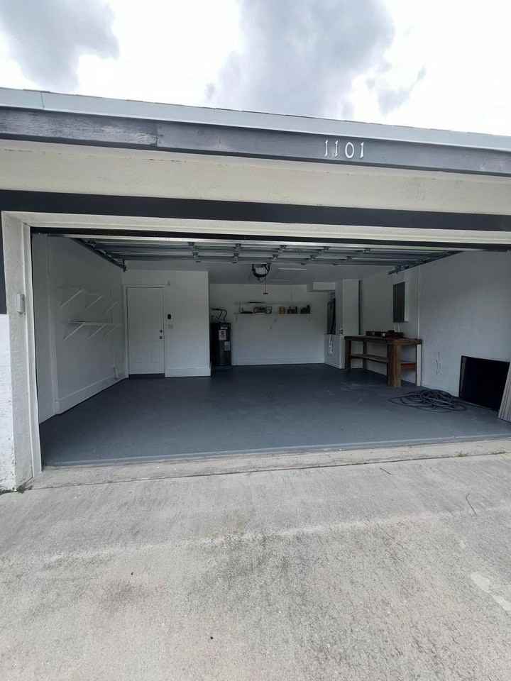 1101 Staghorn St - Photo 3 of 11