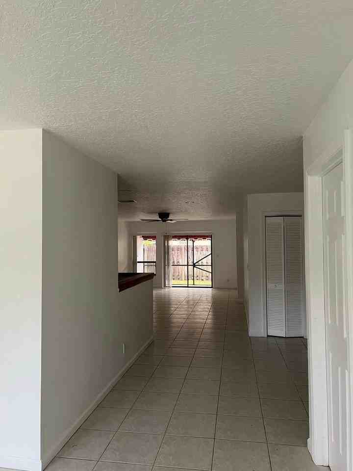 1101 Staghorn St - Photo 5 of 11