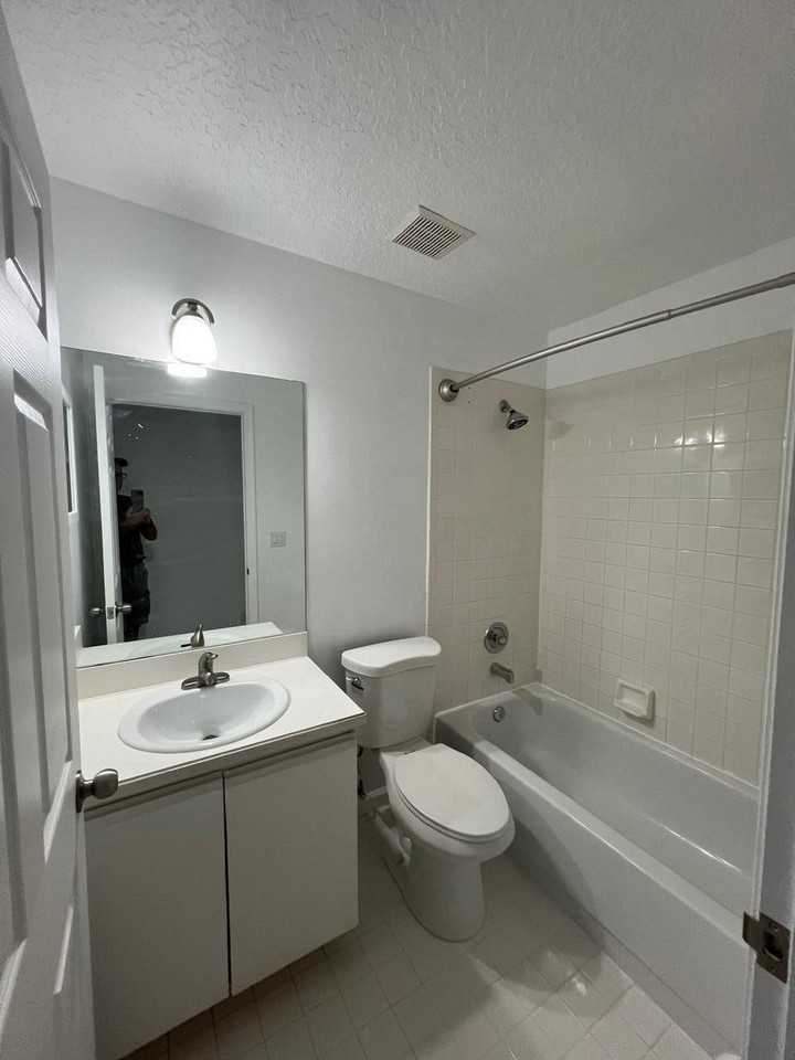 1101 Staghorn St - Photo 6 of 11