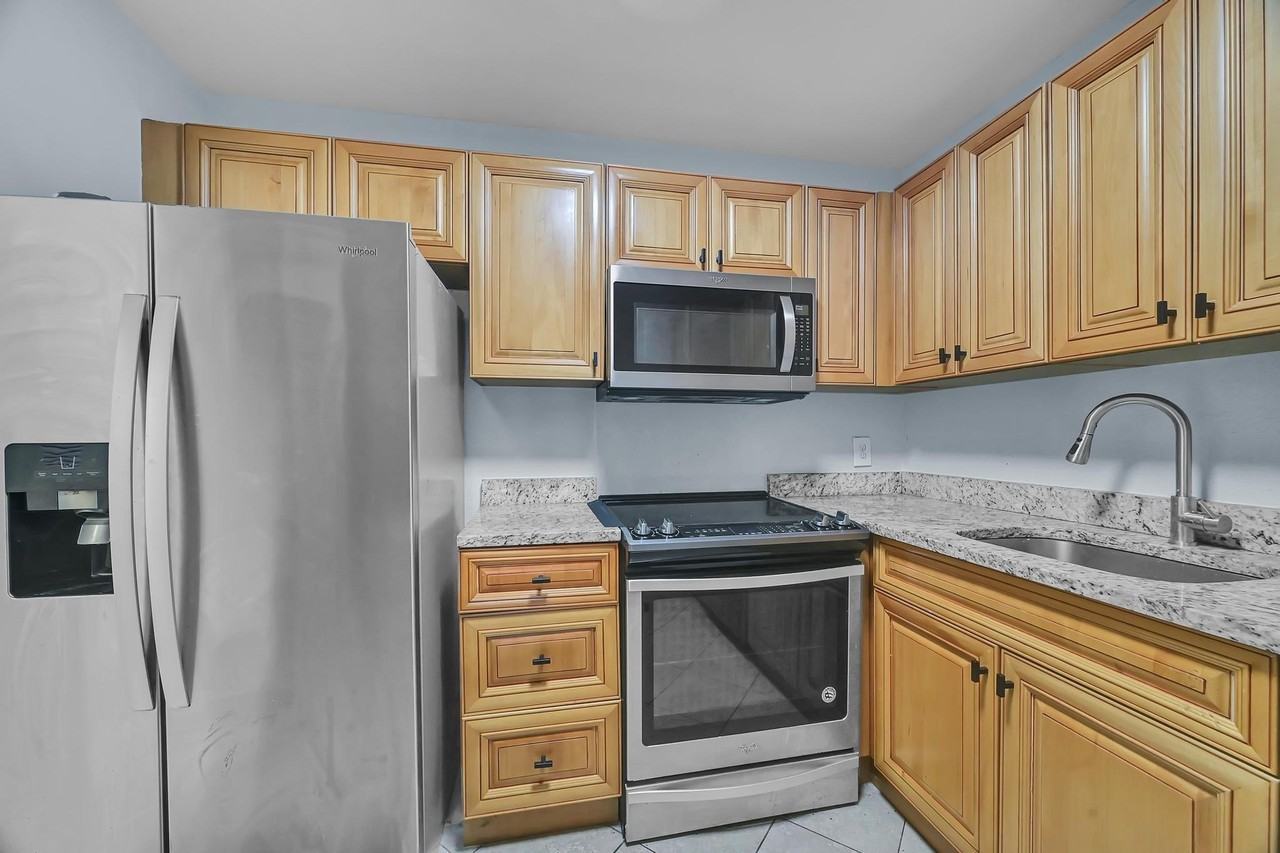 134 S Cypress Rd #425 - Photo 7 of 43
