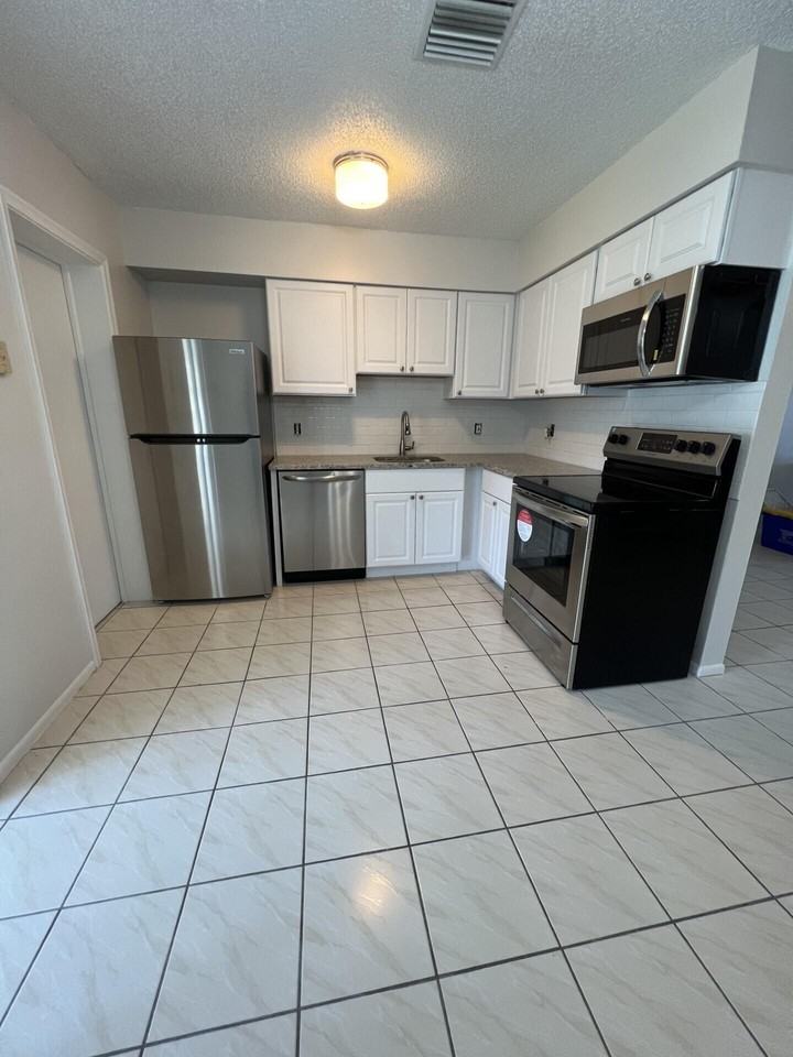 2759 Ponce De Leon Blvd - Photo 2 of 12