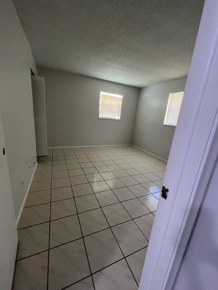 2759 Ponce De Leon Blvd - Photo 5 of 12