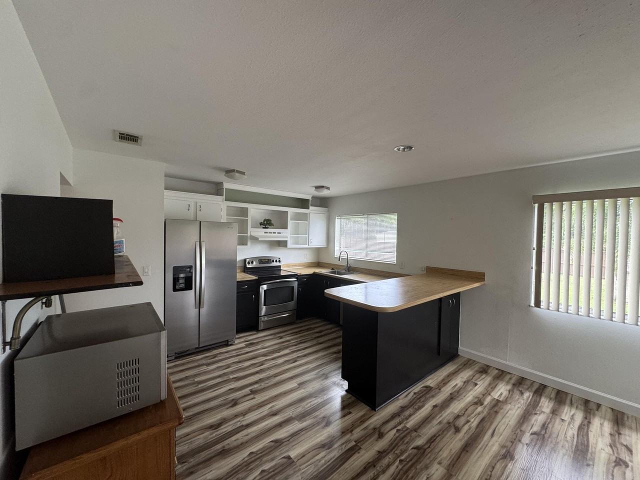 282 Sw Bridgeport Dr - Photo 3 of 17