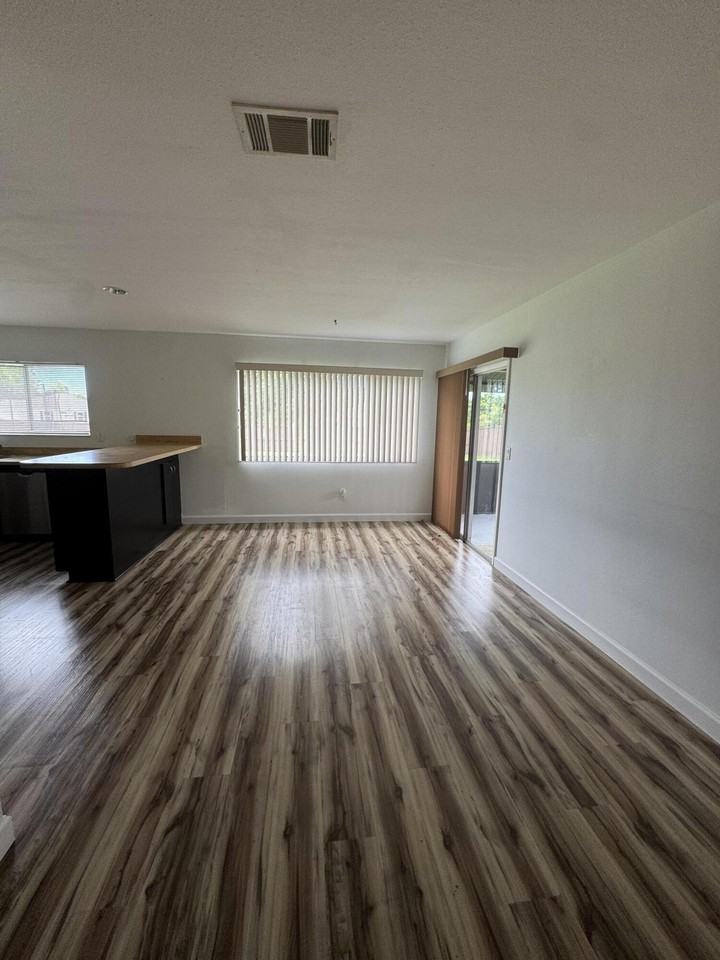 282 Sw Bridgeport Dr - Photo 6 of 17
