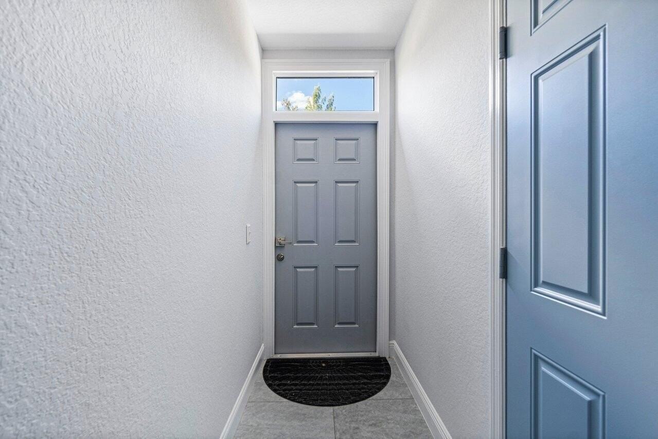 2110 Belmont Pl - Photo 5 of 22