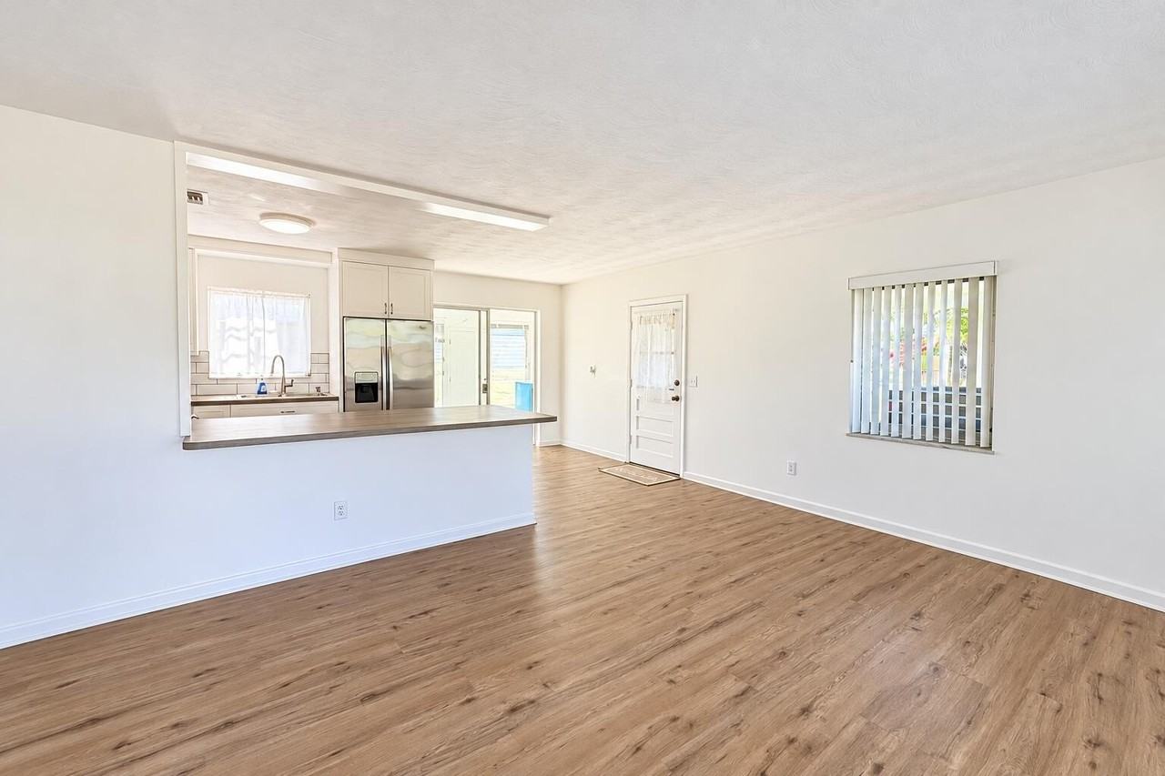 116 Ne Entrada Ave - Photo 2 of 27