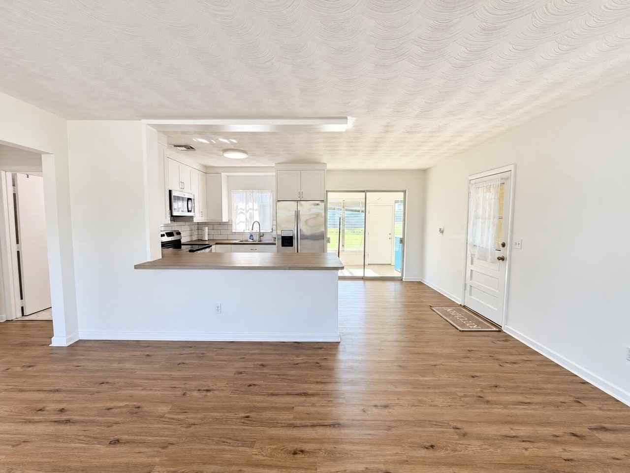 116 Ne Entrada Ave - Photo 3 of 27