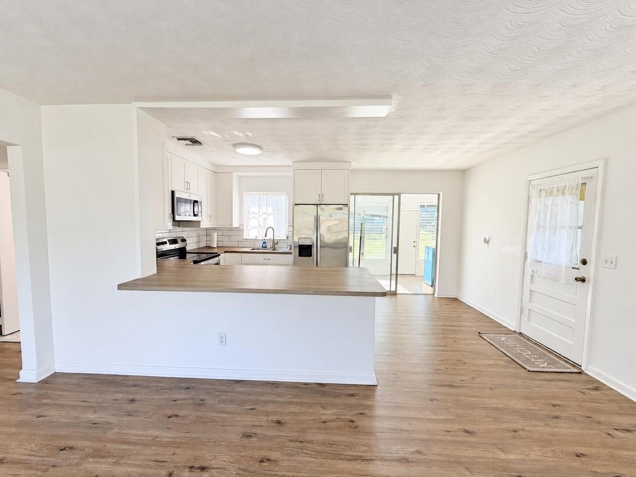116 Ne Entrada Ave - Photo 4 of 27