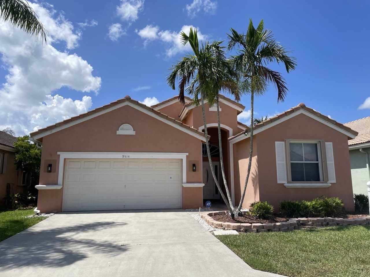 9514 Lago Dr