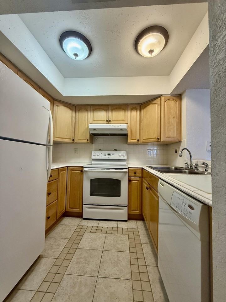 1500 Se Royal Green Cir #203 - Photo 6 of 22