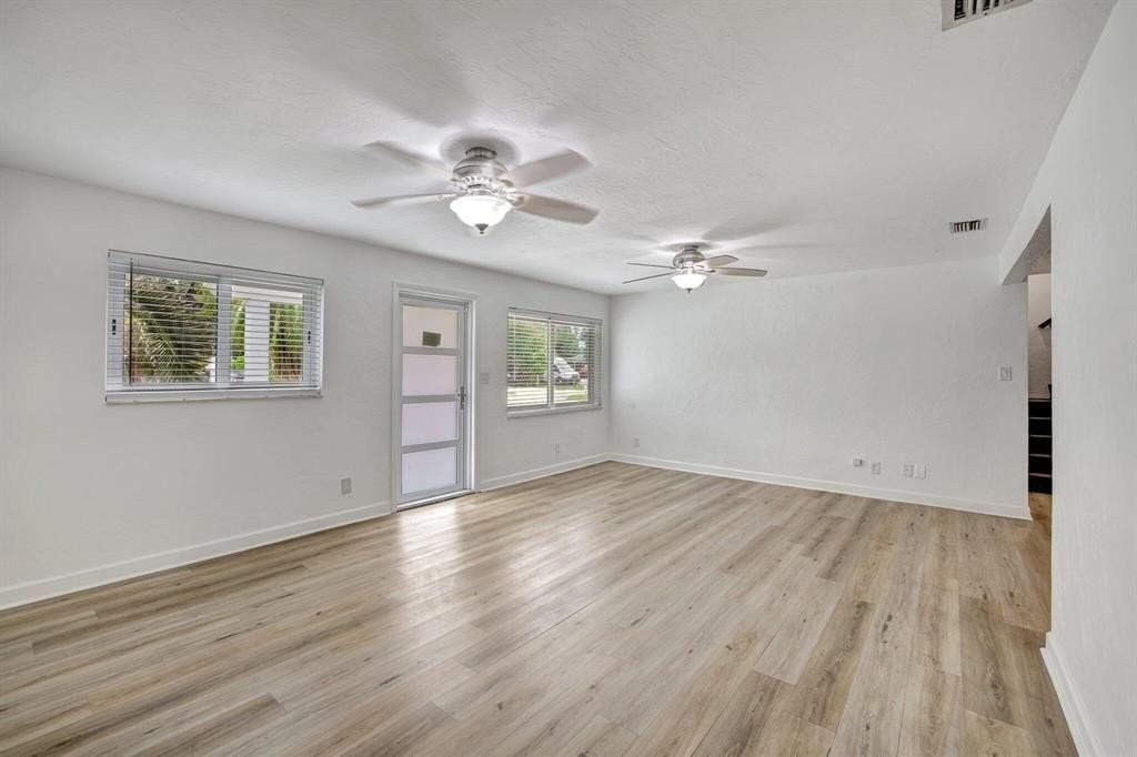 5615 Freedom St - Photo 2 of 18