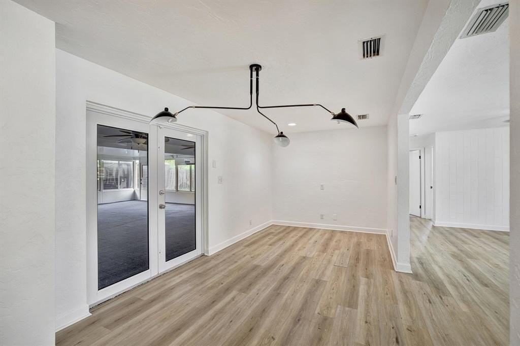 5615 Freedom St - Photo 3 of 18