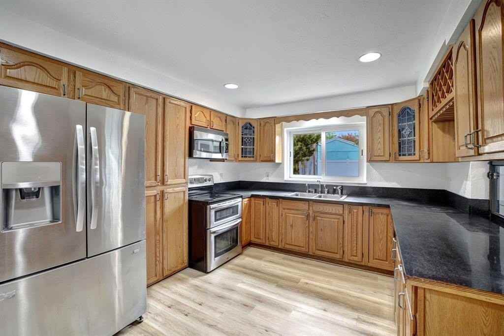 5615 Freedom St - Photo 4 of 18