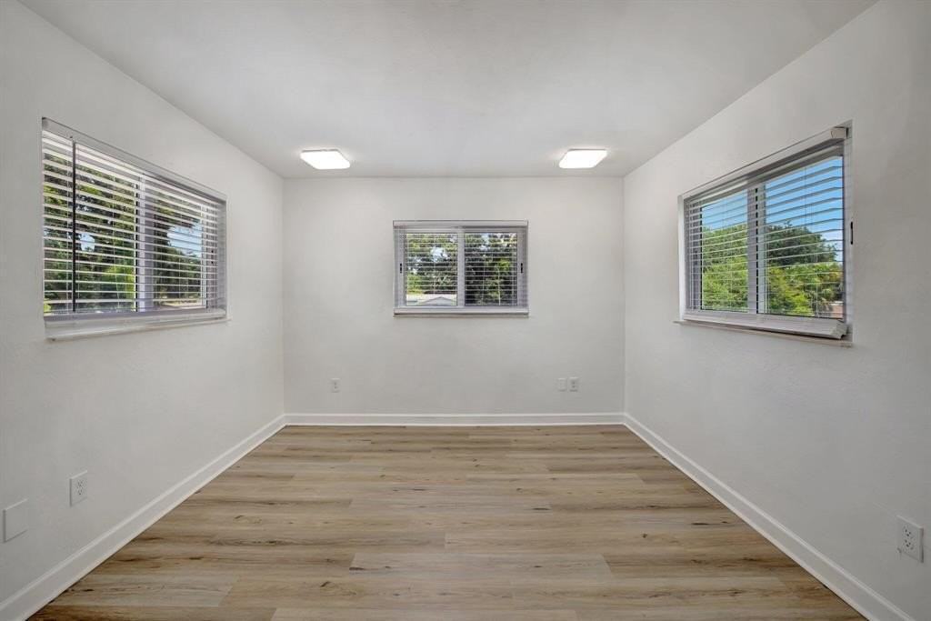 5615 Freedom St - Photo 6 of 18