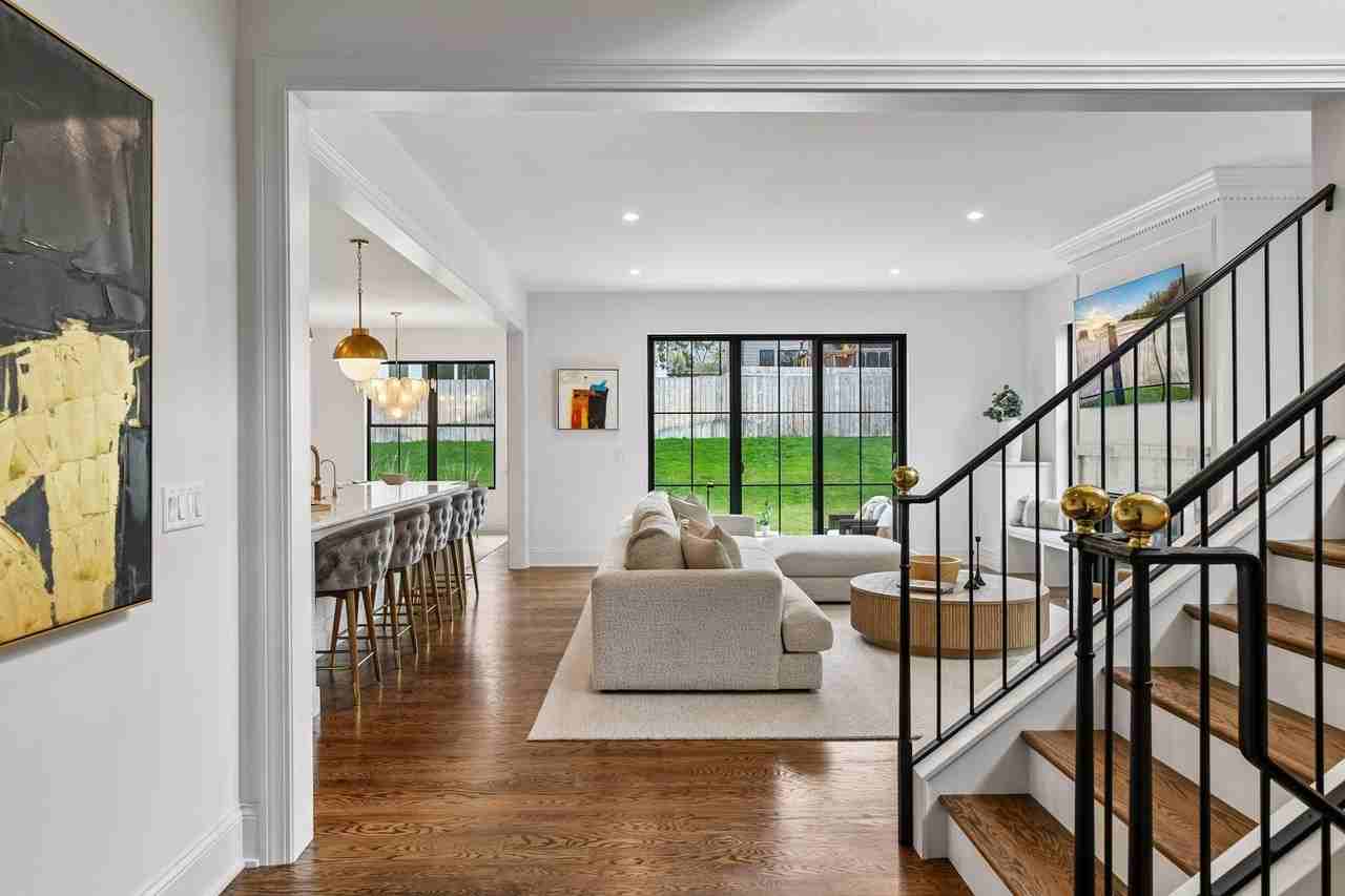 5925 Chowen Ave S - Photo 6 of 50