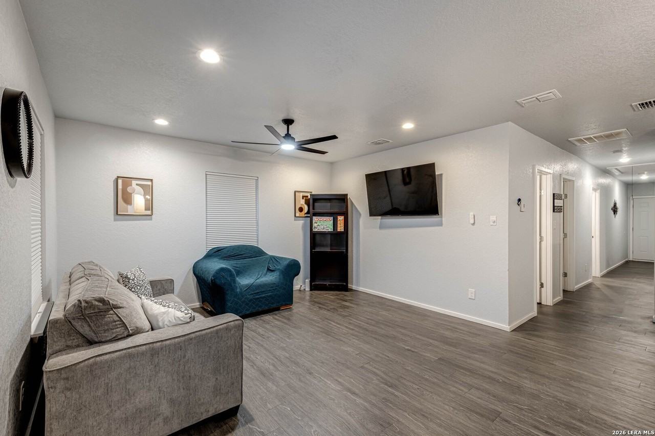 451 Ferris Ave - Photo 5 of 24