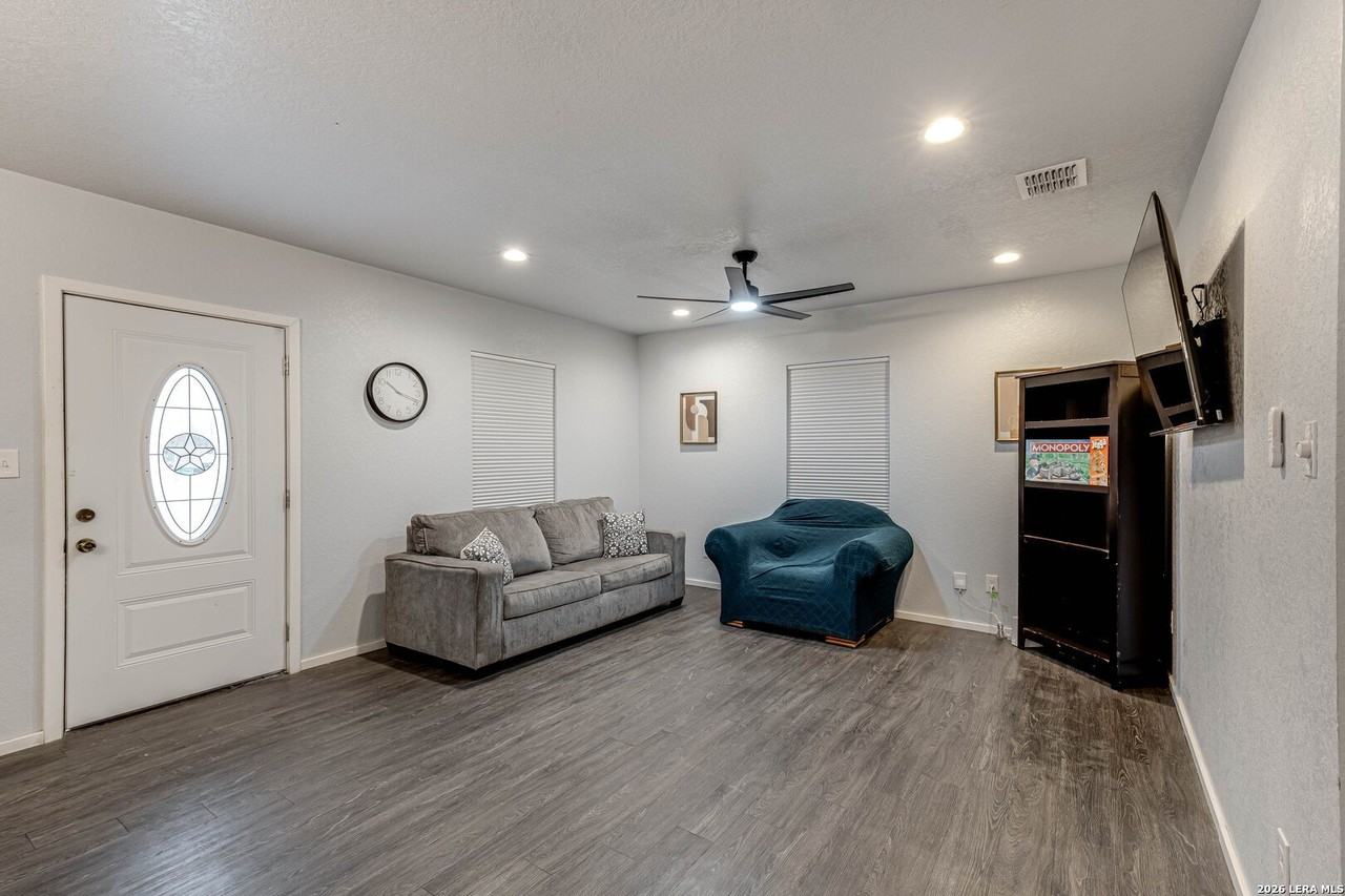 451 Ferris Ave - Photo 6 of 24