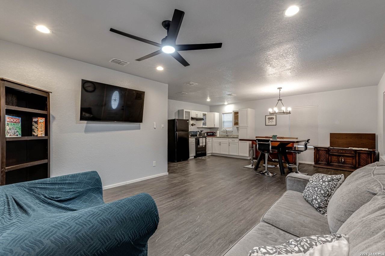 451 Ferris Ave - Photo 7 of 24