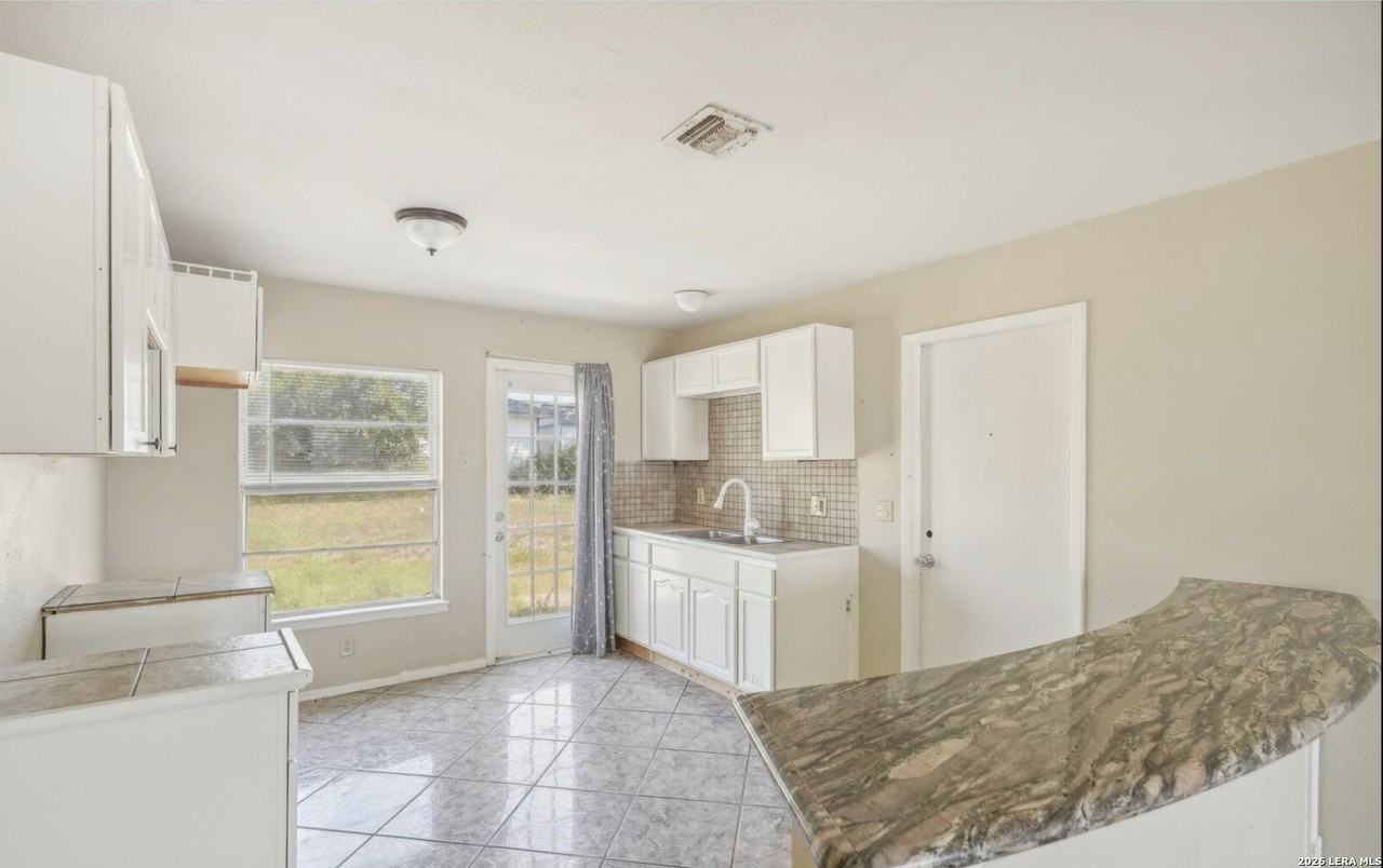 5301 Castle Cv - Photo 2 of 4
