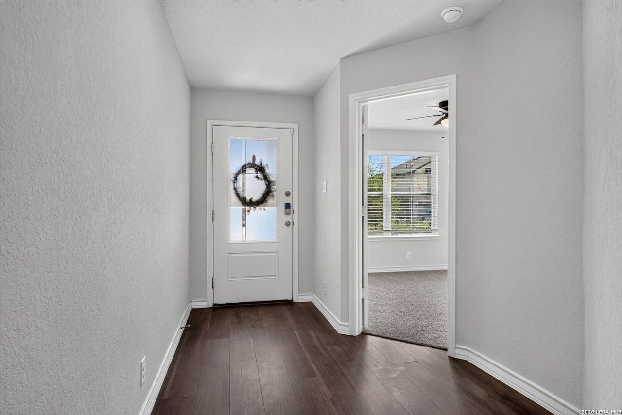 723 Overlook Rdg - Photo 4 of 35
