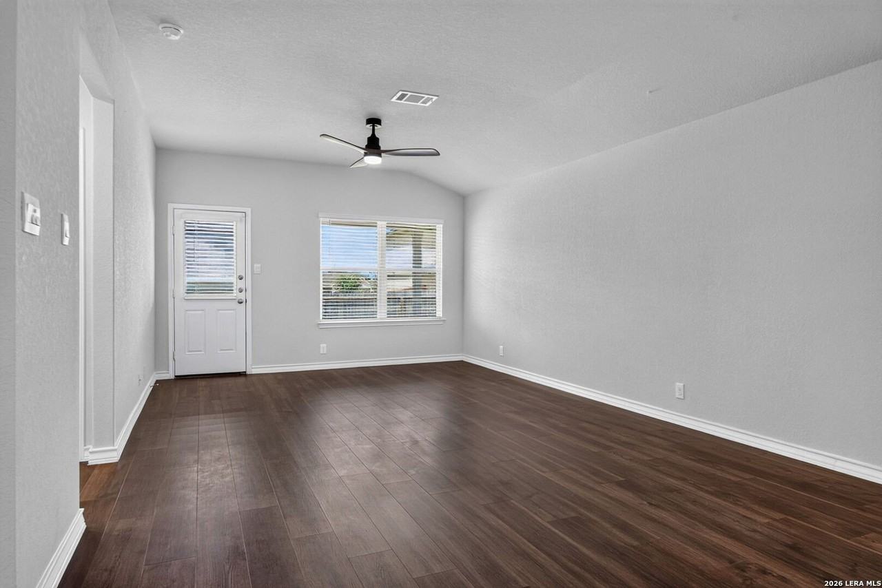 723 Overlook Rdg - Photo 7 of 35