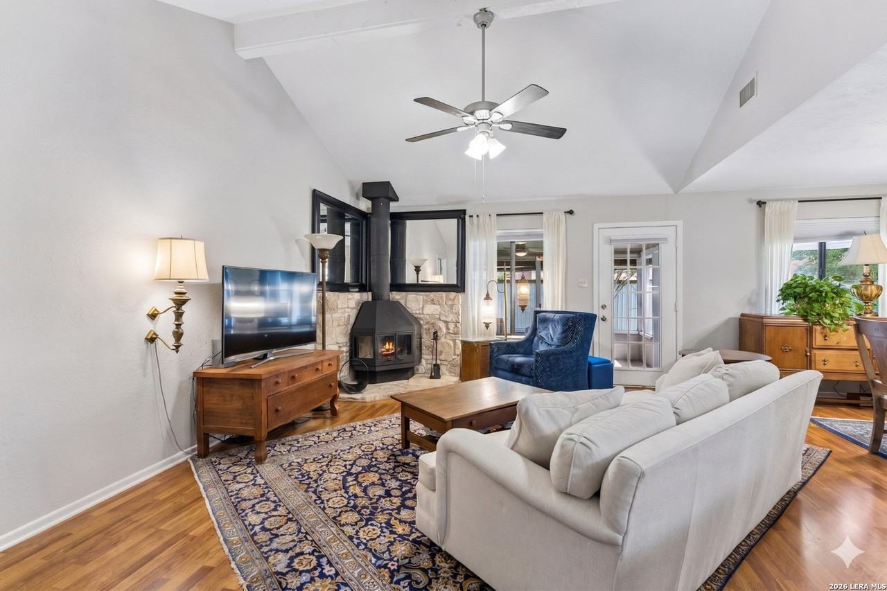 106 Lehmann St - Photo 4 of 35