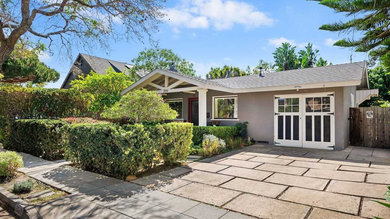 2019 Gillespie St - Photo 3 of 32